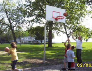 bskt1.JPG (445877 bytes)