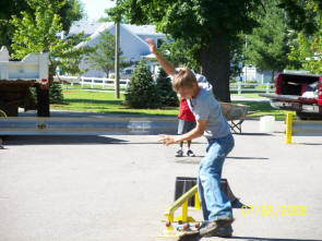 skate2.JPG (119387 bytes)