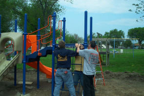 slide4.jpg (132564 bytes)